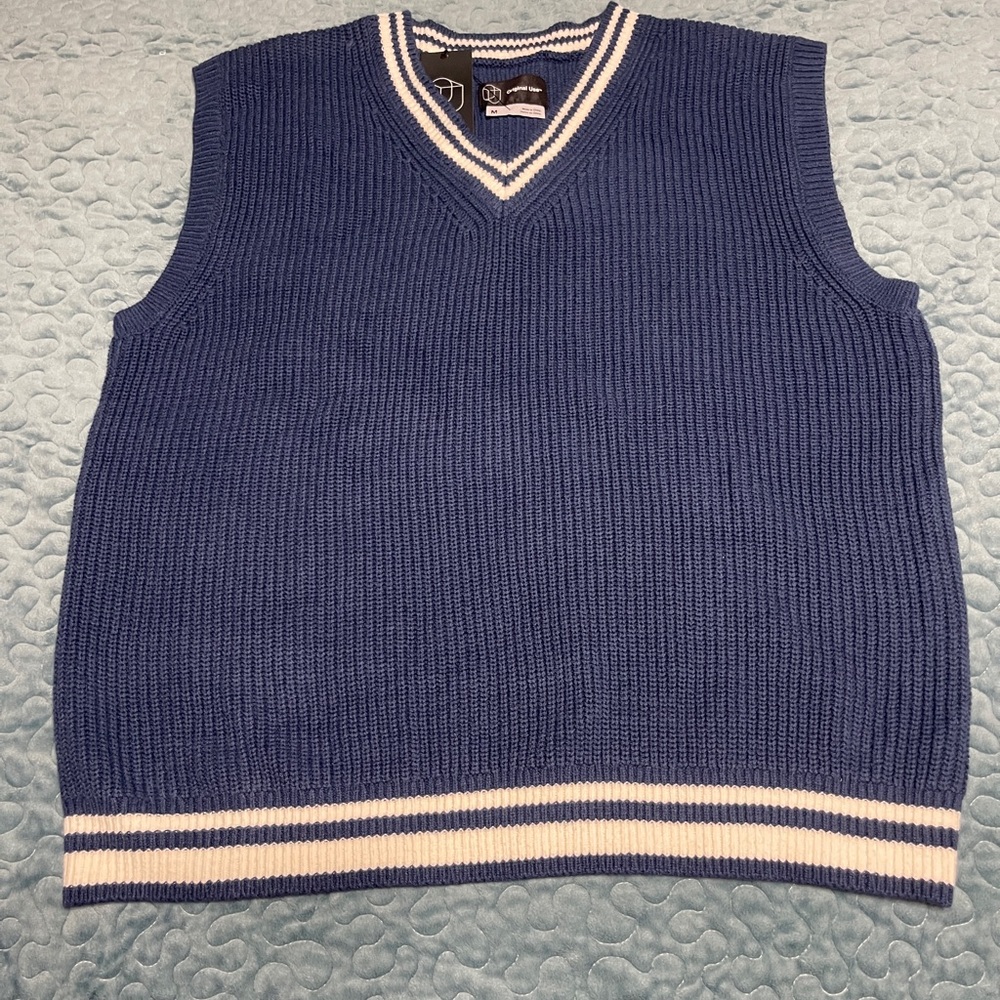 NWT Original Use Men’s Sz M Sweater Vest Blue & White Pullover V-Neck